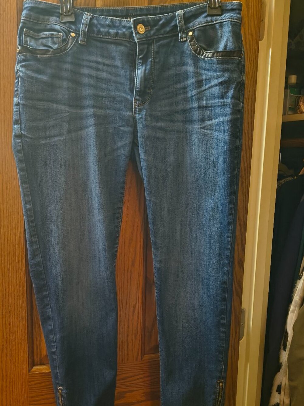 White House/ Black Market Skimmer Jean Size 8